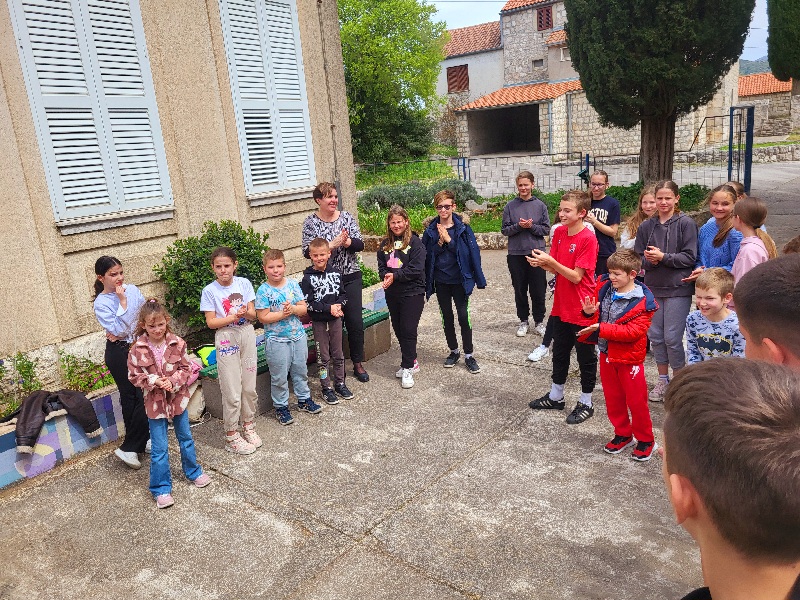 Nikša i Mali Linđo u OŠ Smokovljani